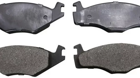 KLOCKI HAMULCOWE PRZOD  SEAT IBIZA 94- GOLF IV B110832